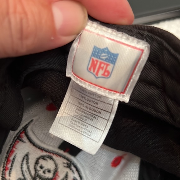 Tampa Bay Buccaneers Cap 🧢. Calling Brady ❤️ - Picture 4 of 4